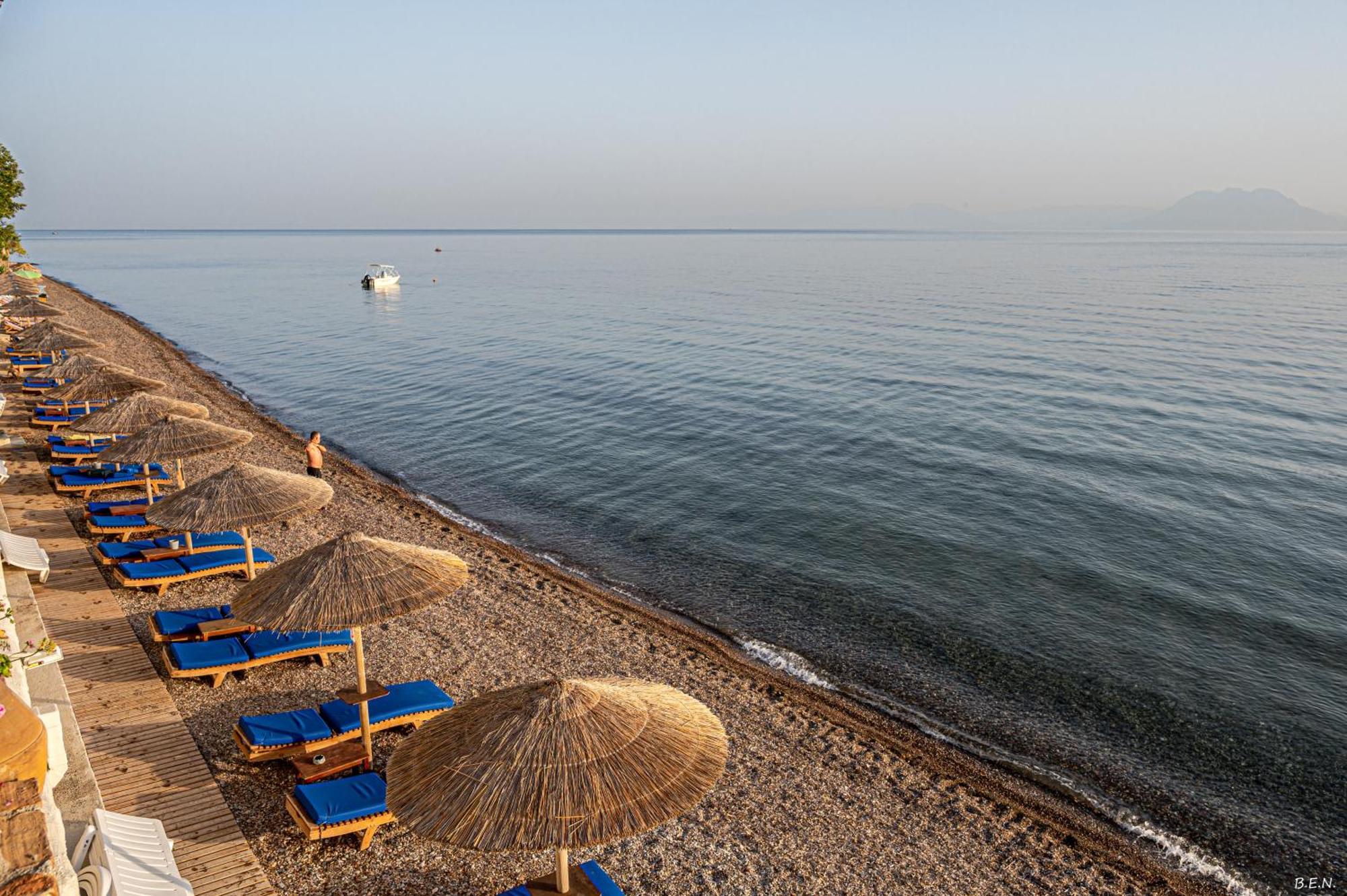 Castella Beach Alissos Eksteriør billede