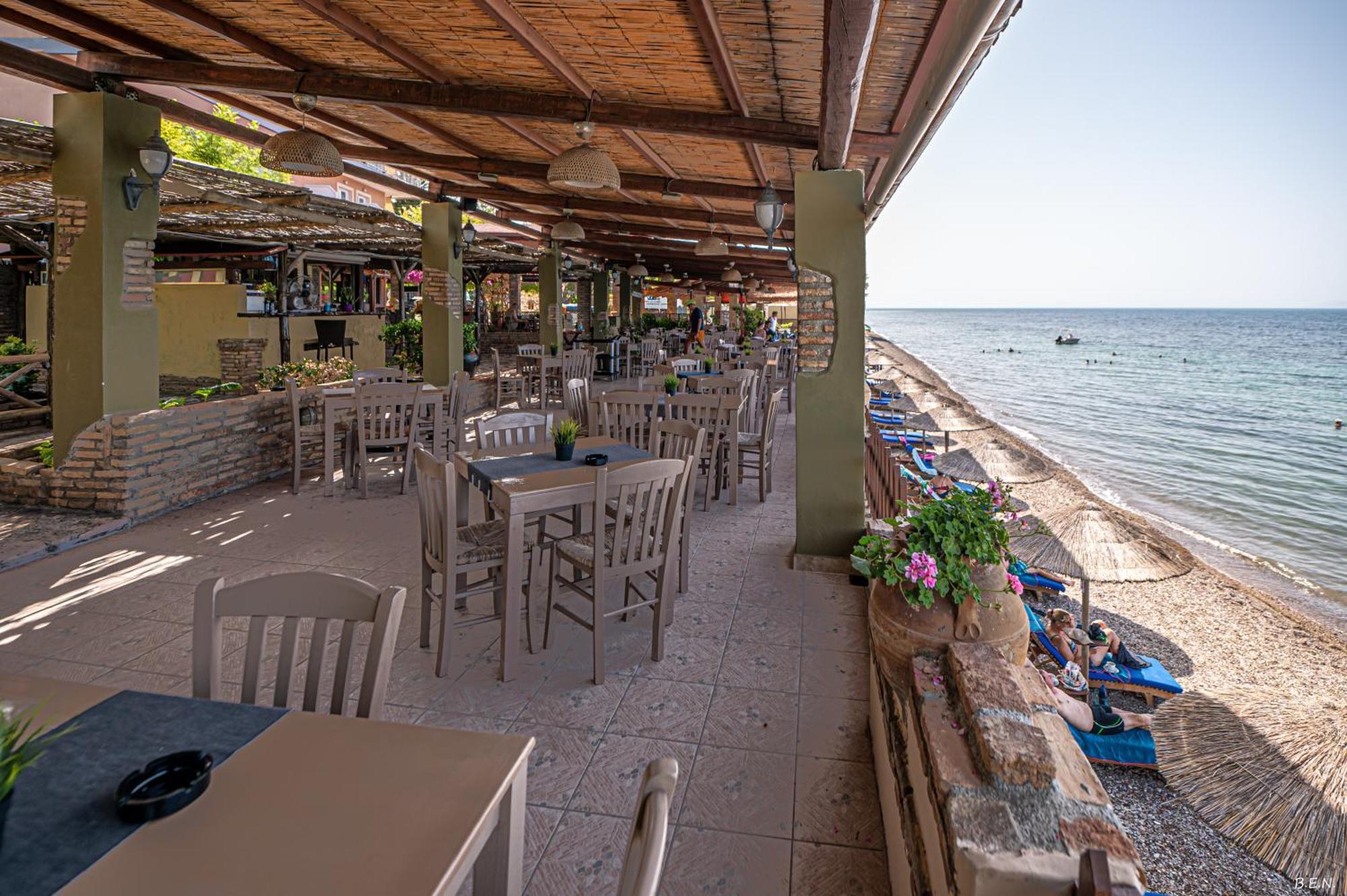 Castella Beach Alissos Eksteriør billede